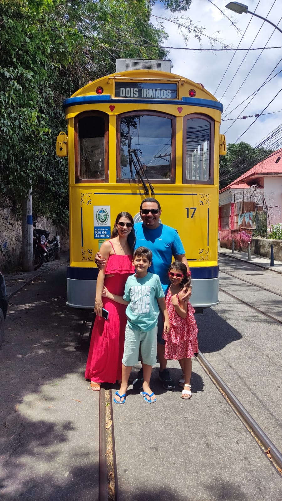 Família no bonde do Rio